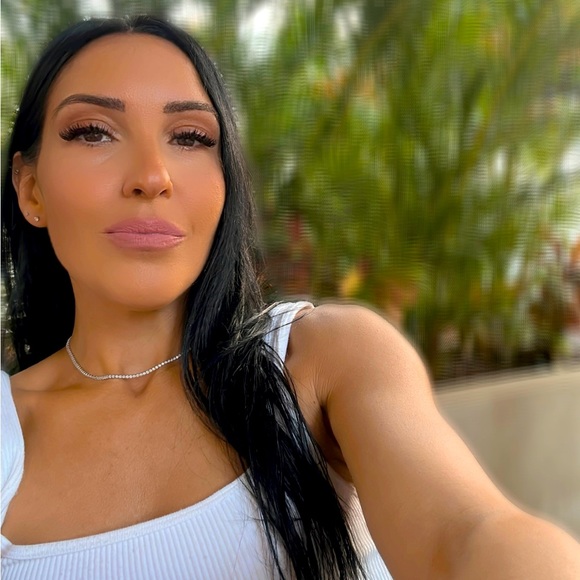 Meet your Posher, Vanessa - Picture 1 of 1